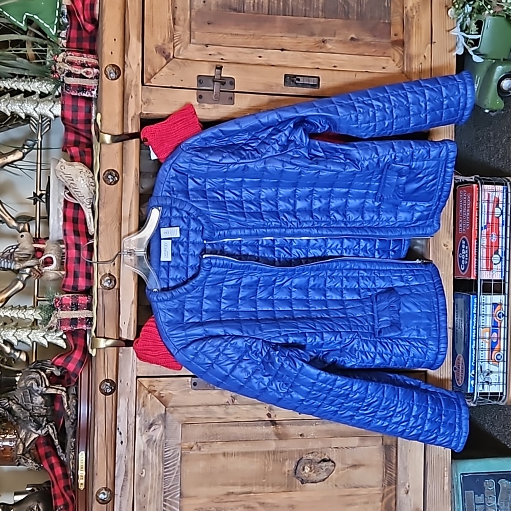 Royal Blue Chico’s size 2 Short puffer